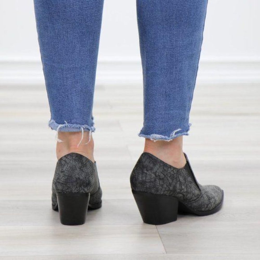 Slip On Gray & Black Snake Texture Low Cut Booties - Picture 8 of 13
